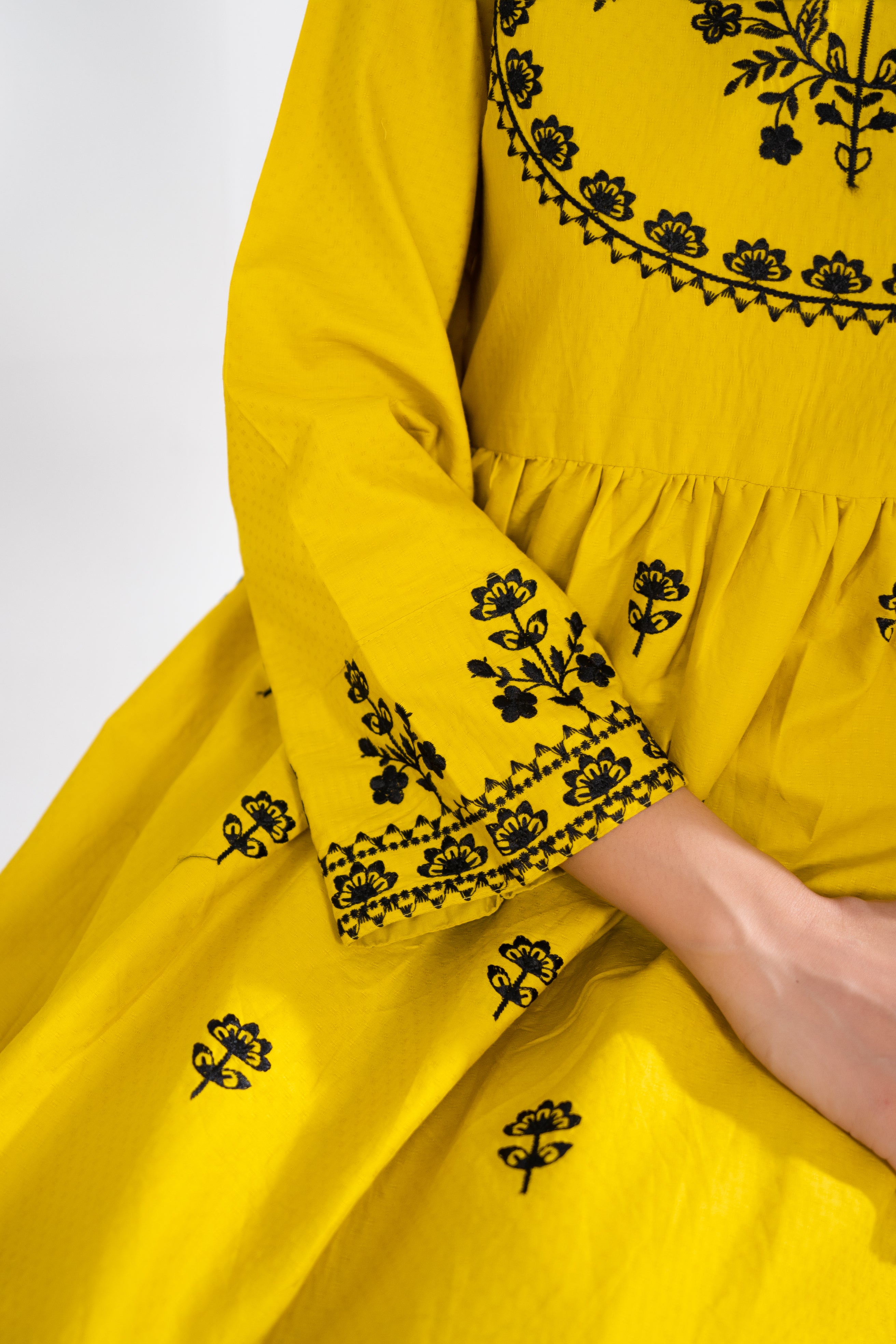 Lawn Embroidered 2PC Dress - LR10 larobefestive Lawn Embroidered 2PC Dress - LR10 larobefestive